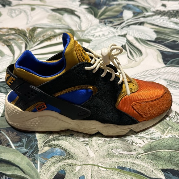 Nike Huarache - Picture 2 of 8